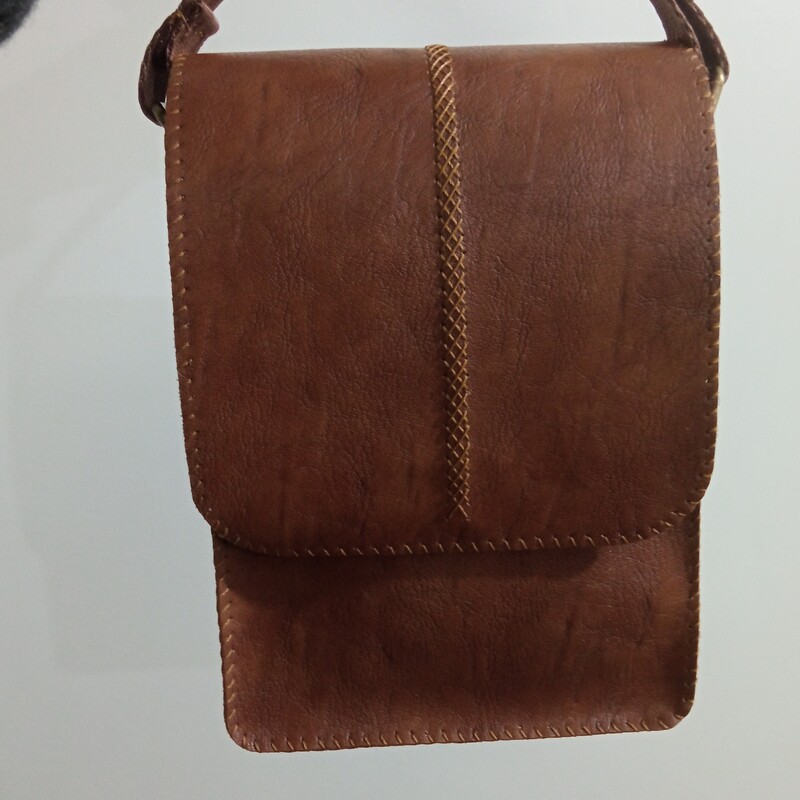 کیف رو دوشی چرم طبیعی بزی دست دوز  اسپرت زنانه و مردانه مناسب روزمره و دانشجویی و افراد شاغل