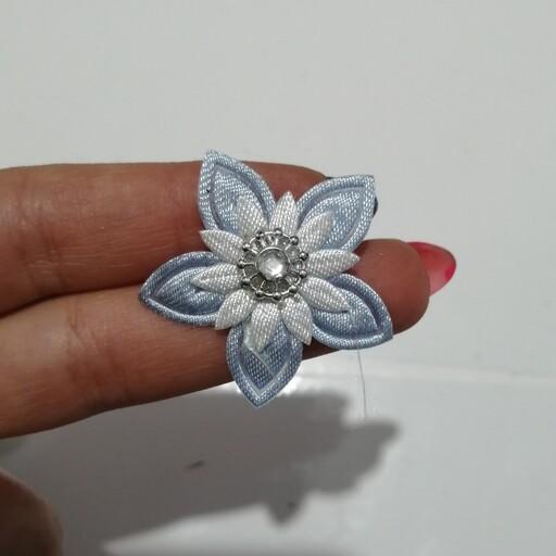 گل کوچک تزئینی آبی کمرنگ نگین دار  10 عددی 
