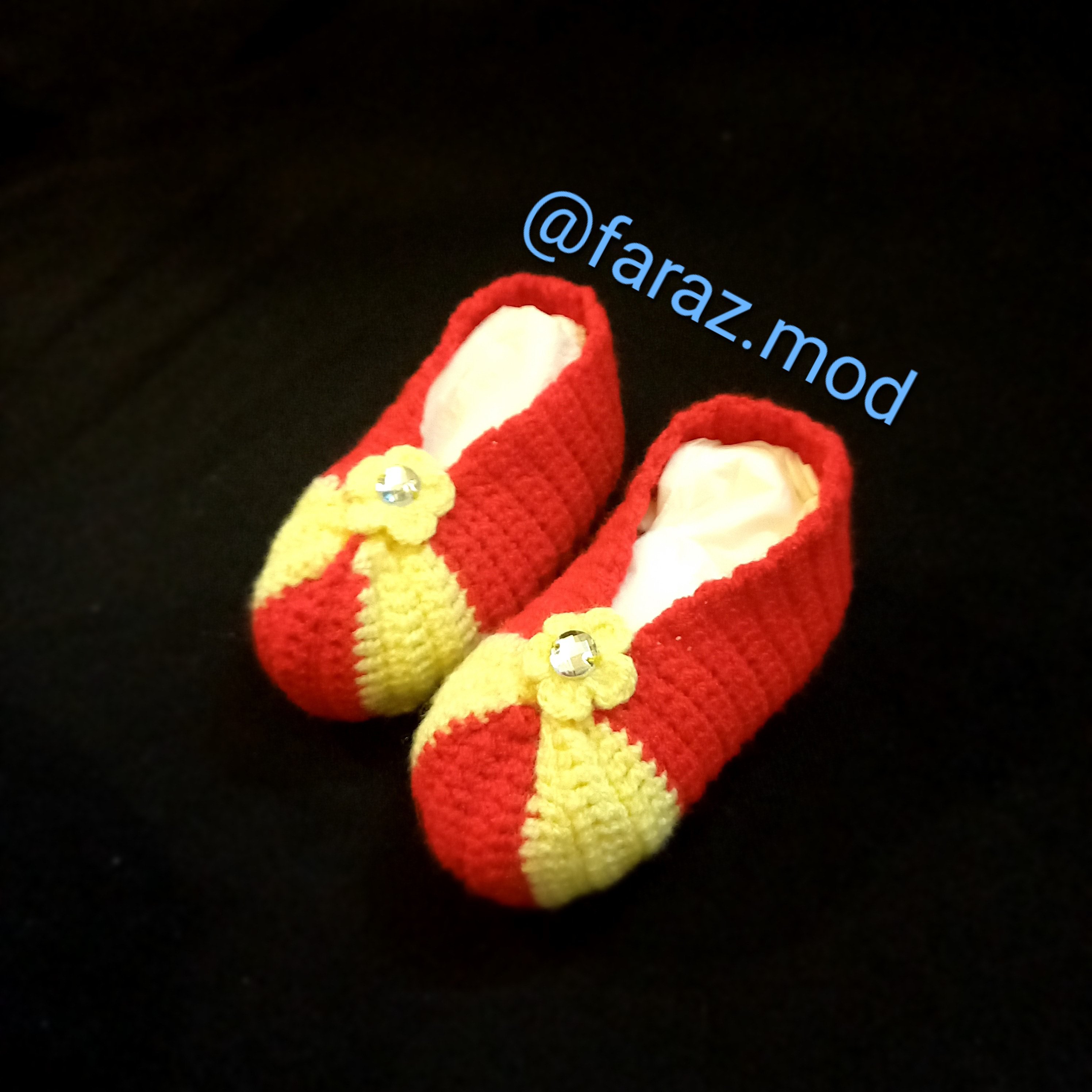 پاپوش دستباف نوزادی به همراه هدیه