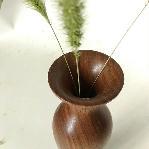 گلدان چوبی نفیس از  چوب گردو به ارتفاع 20 سانت 