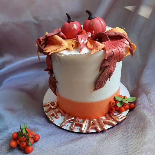 کیک پائیزی خامه ای با تزئینات فوندانت