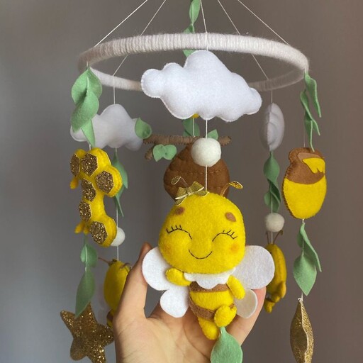 آویز موزیکال سقفی کودک زنبور عسل زرد نمدی سیسمونی نوزاد سقفی اتاق خواب کودک 