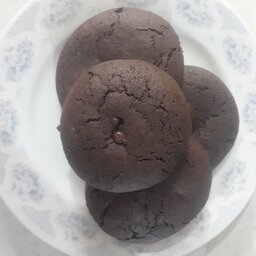 کوکی کاکائویی با مغزی شکلات خانگی (ارسال پس کرایه)