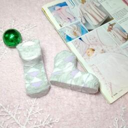 جوراب نوزادی تا یکسال طرح لوزی نخی و لطیف طبق تصویر