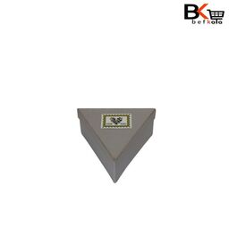 باکس کادویی مثلثی پاپیون دار کد 10 رنگ خاکستری