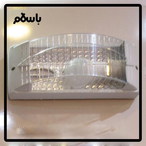 چراغ دیواری حمام IP44 رنگ سفید ساخت ایران مدل نسترن 
