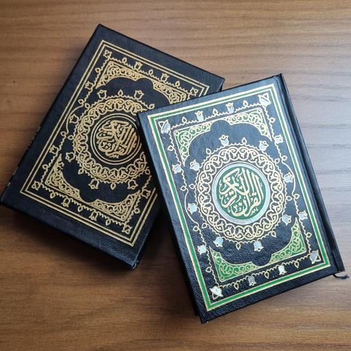 قرآن قاب دار چاپ بیروت بدون ترجمه کاغذ شاموای المان چاپ در 4 رنگ سایز 16*12صحافی محکم 