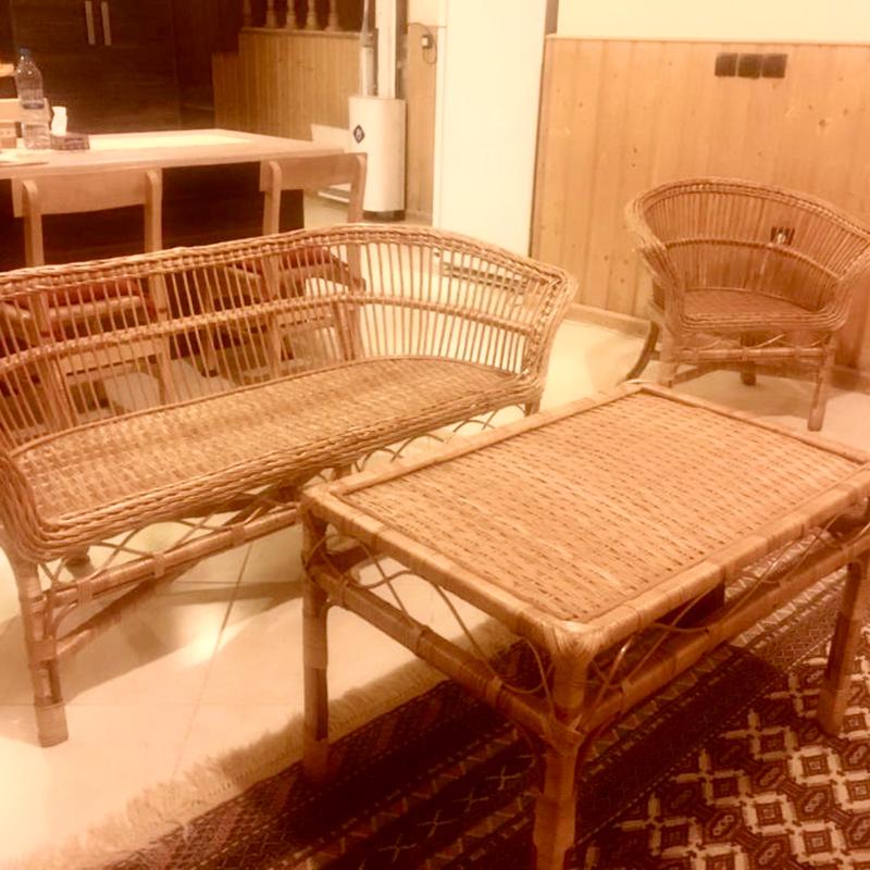 یک سری شامل کاناپه دونفره و صندلی یک نفره و جلو مبلی مستطیل یا بیضی تیناسادات (ارسال باباربری یا اتوبوس بصورت پسکرایه)