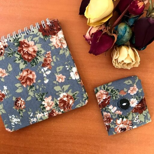 دفترچه یادداشت طرح گل گلی گل دار به همراه جانماز


