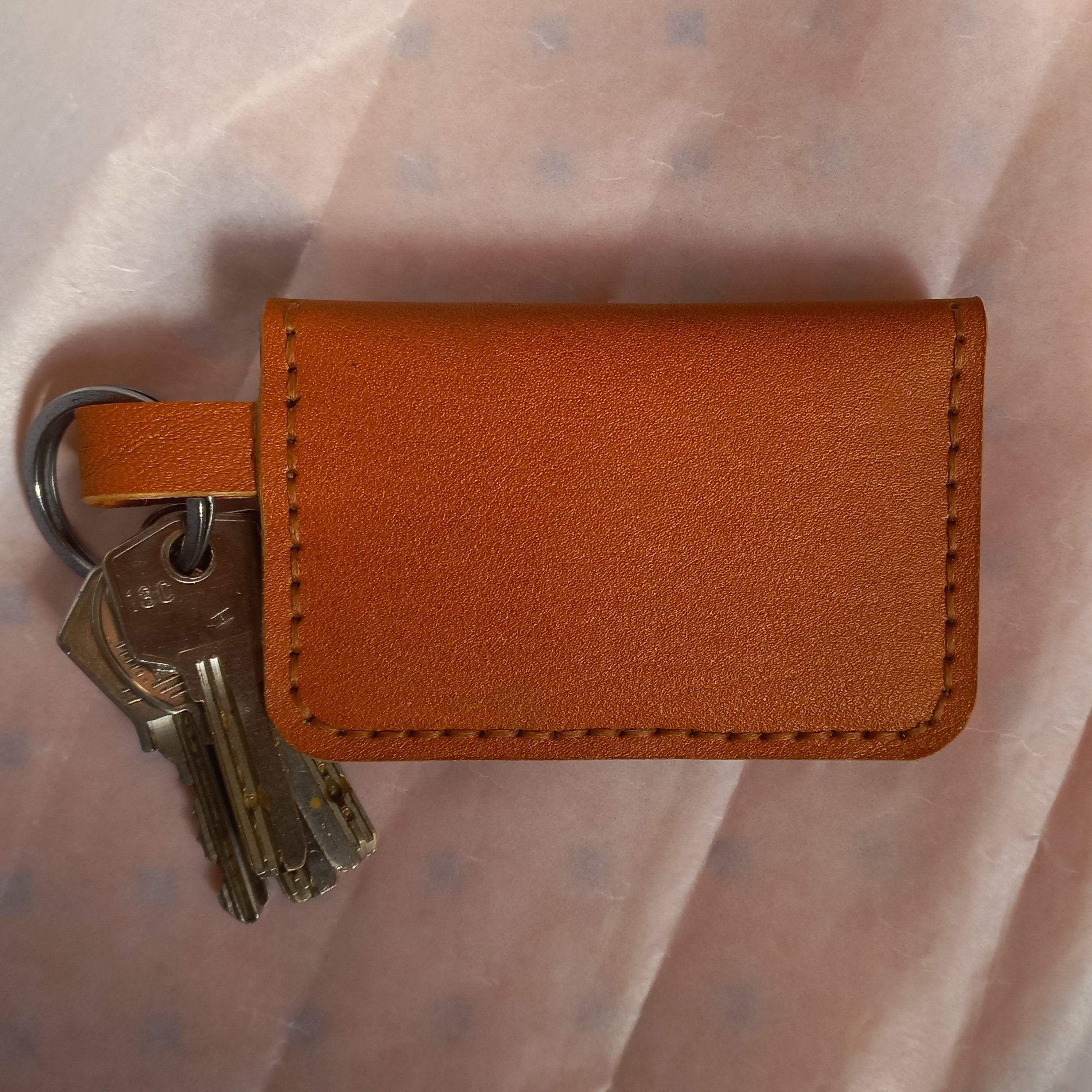  2عدد کیف جاکارتی چرم طبیعی  دست دوز  چرم بزی جا کلیدی چرم-بصورت بسته دو عددی قبل از سفارس درباره رنگ کیف ها هماهنگ کنید