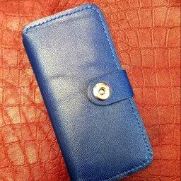 کیف گوشی چرمی(قاب ژله ای  به چرم دوخته شده است).ساخته شده از چرم طبیعی.مناسب برای همه گوشی ها