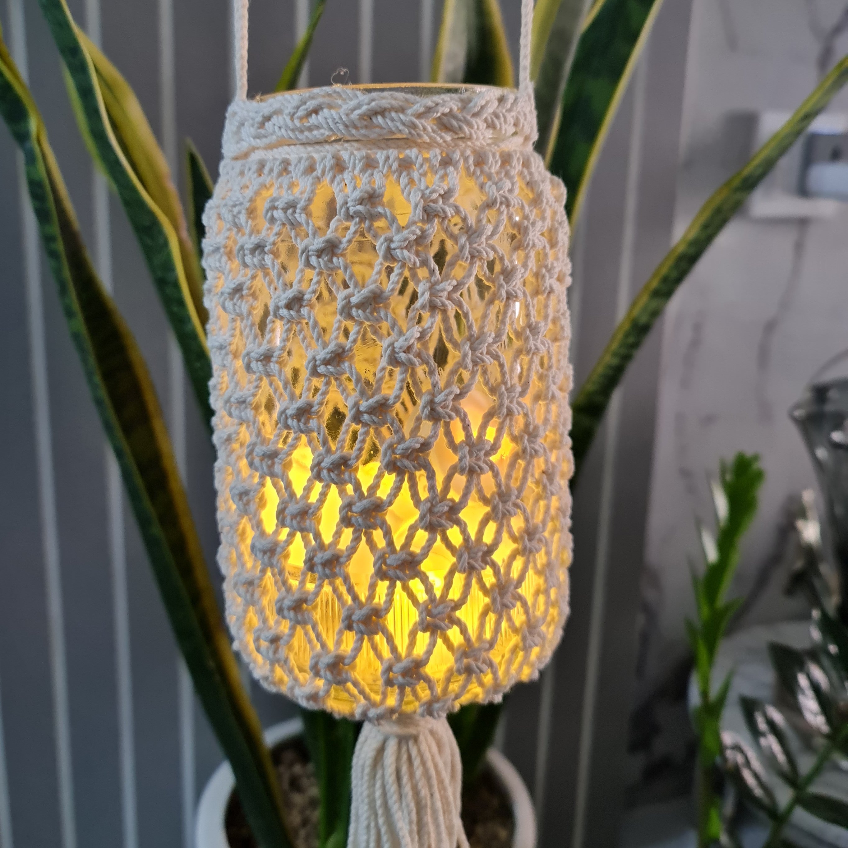 جاشمعی و گلدان مکرومه بافی
