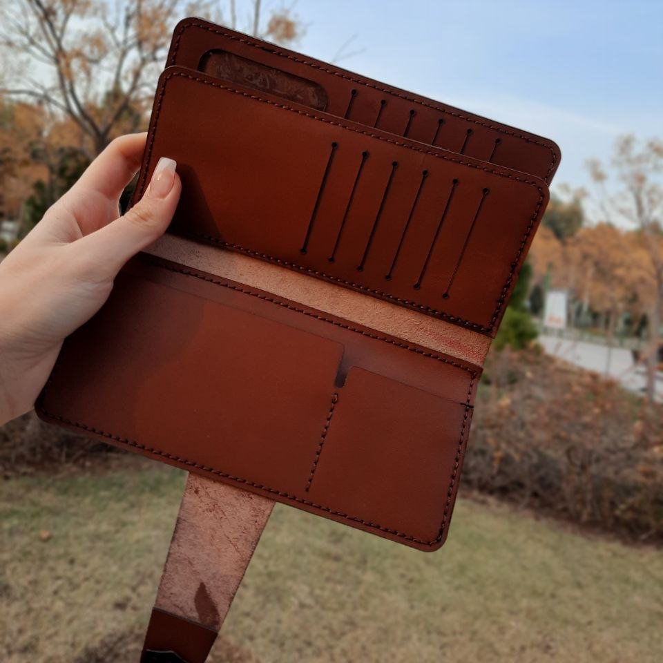 کیف پول مردانه چرم طبیعی گاوی دستدوز (کیف جیبی) با 12 کارت و زیپ