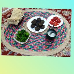 سفره ی بیضی مناسب صرف غذا (پس کرایه)