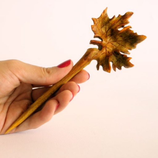 گیره مو چوبی دستساز  طرح برگ افرا پاییزی