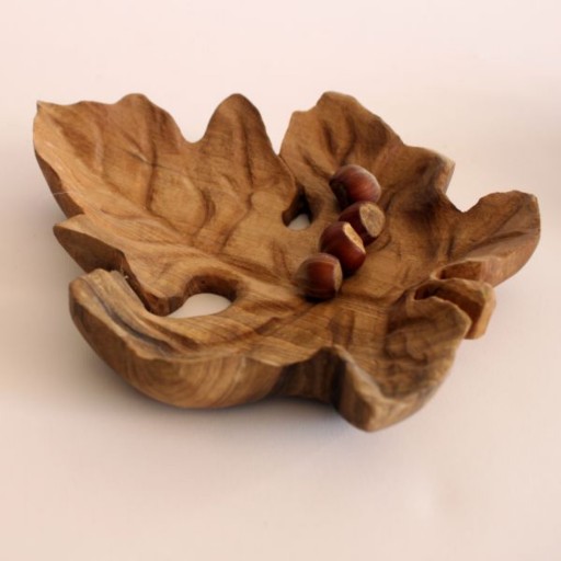 ظرف چوبی دستساز طرح برگ انگورساخته شده با چوب گردوضد آب شده با روغن های گیاهی و قابل شستوشو