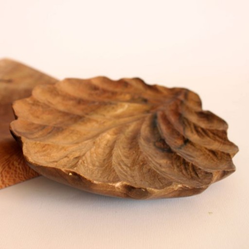 ظرف چوبی دست ساز طرح برگ کلم چوب گردوضدآب شده با روغن های گیاهی و قابل شستوشو