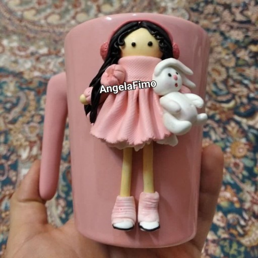 لیوان با عروسک خمیری طرح خرگوش و دختر