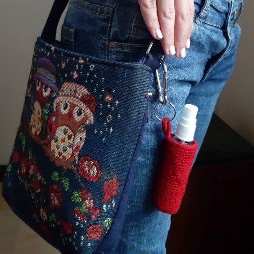 کیف آویز اسپری ضد عفونی کننده دست قلاب بافی به همراه قوطی