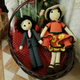 عروسک بافتنی دختر عروس دستبافت عروسک دستبافت دختر شیک دختر با لباس گل گلی دختر لباس نارنجی گلدار