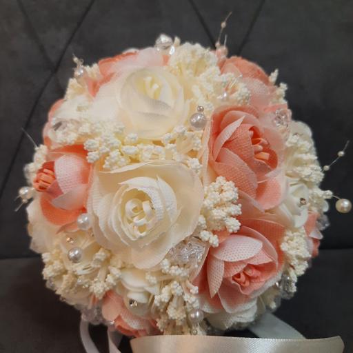 دسته گل عروس ترکیب گل فوم و گل پارچه ای با پایه کریستال