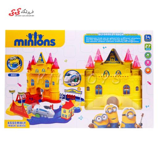 اسباب بازی قلعه مینیون با قطار Minion Castle 8802