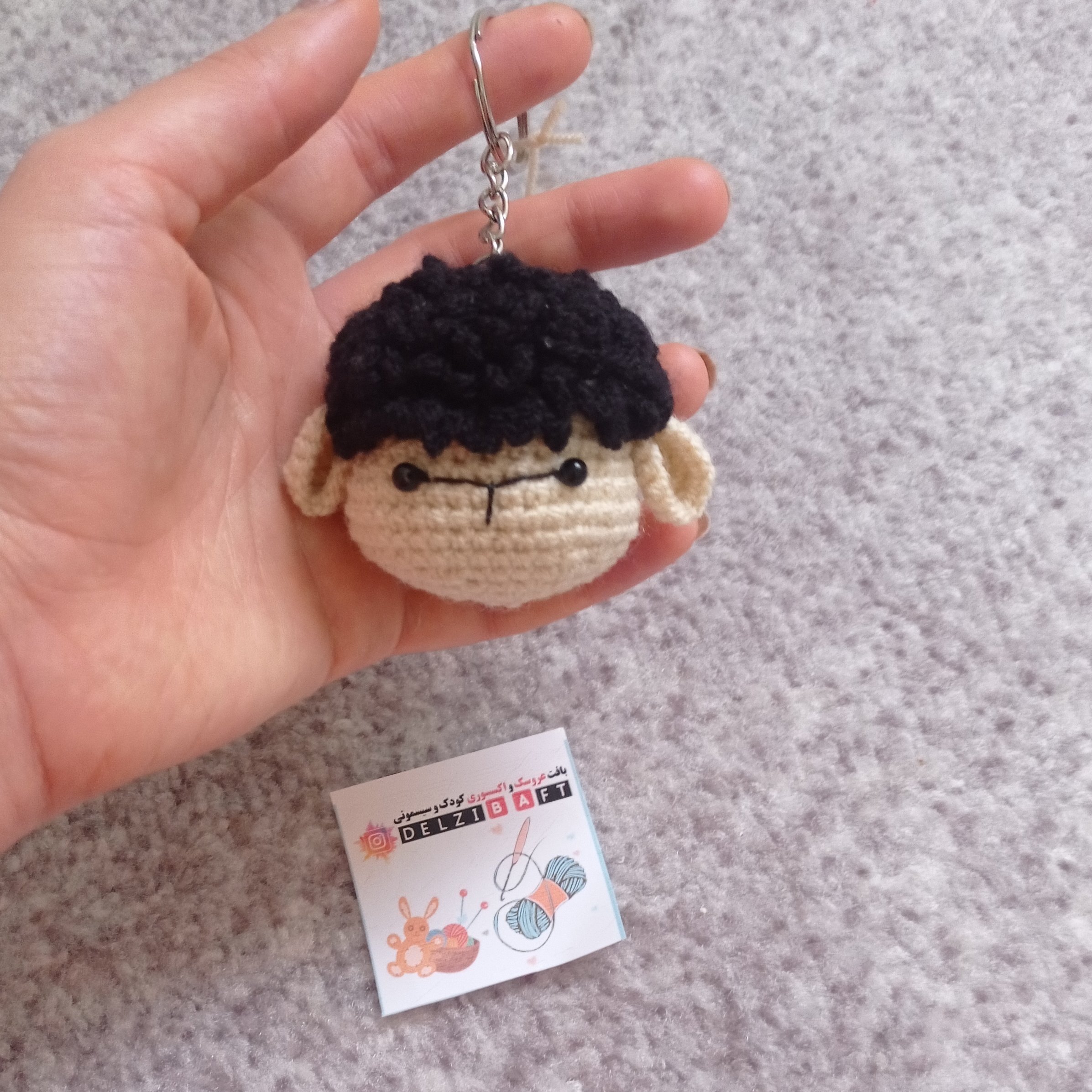 آویز کلید ببعی،آویز تخت، سییسمونی، سفید و مشکی ، بافته شده با کاموای ایرانی، قابل شستشو 