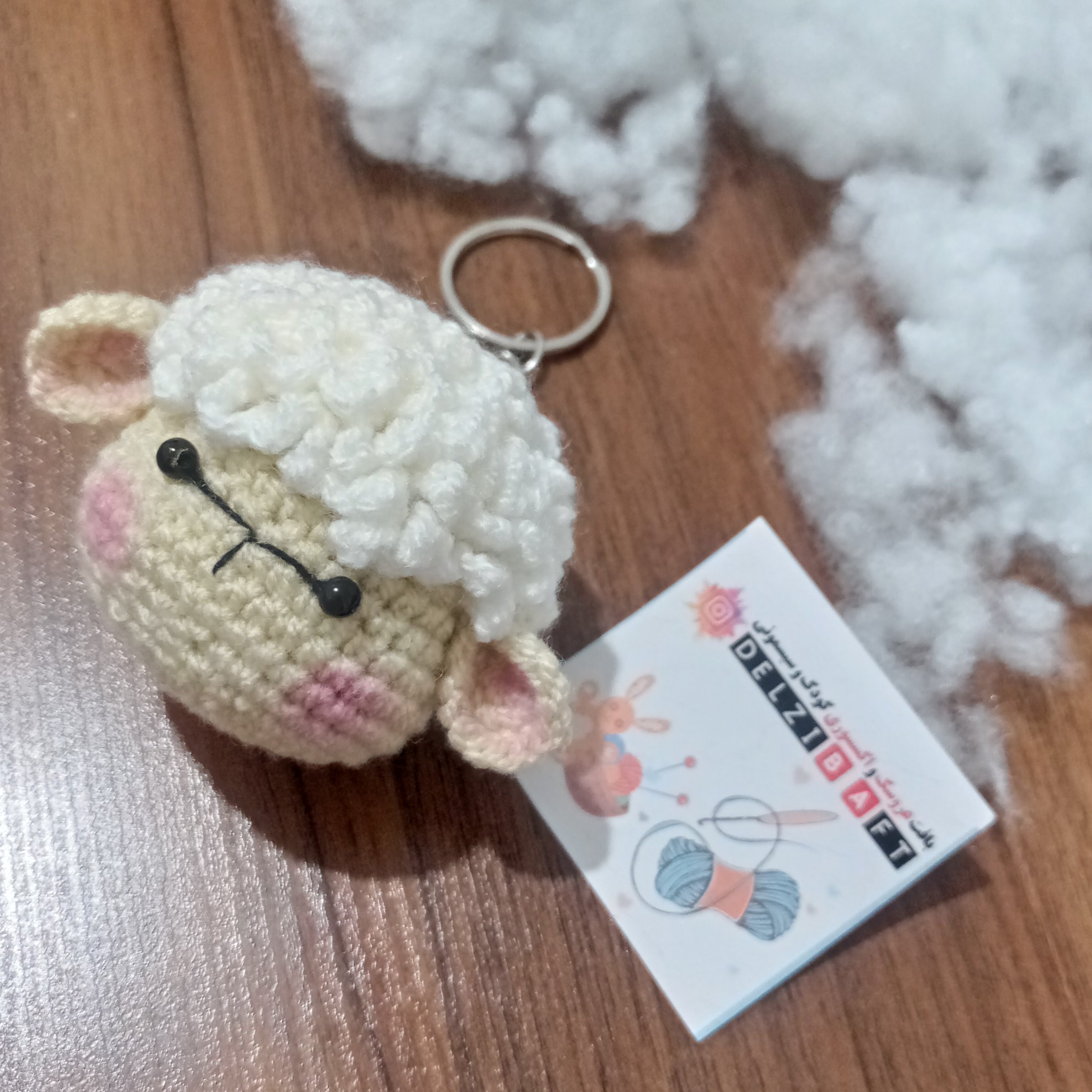 آویز کلید ببعی،آویز تخت، سییسمونی، سفید و مشکی ، بافته شده با کاموای ایرانی، قابل شستشو 