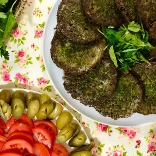 سبزی خشک   شکم پری مرغ وماهی ومرغ ترش  با سبزیهای محلی شمال