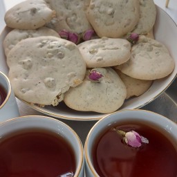 شیرینی پفکی گردویی 100 گرمی