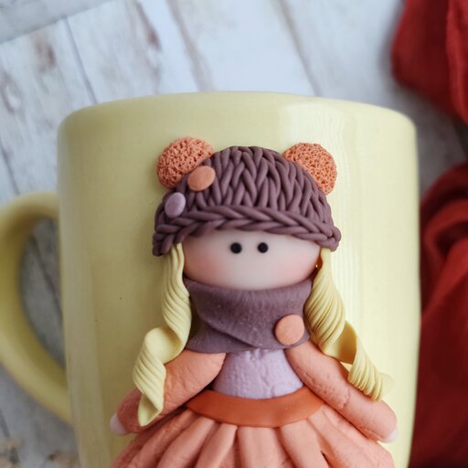 ماگ عروسکی دخترانه با خمیر فیمو (طرح عروسک روسی) مناسب هدیه تولد و روز  دختر