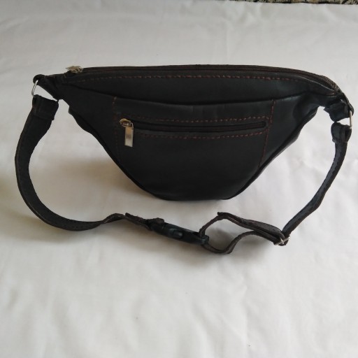 کیف کمری چرم بزک چرم طبیعی بزی قهوه ای تیره دارای بند قابل تنظیم مناسب برای آقایان و خانم ها