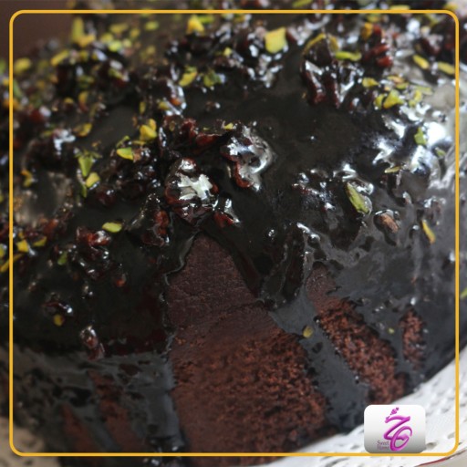 کیک شکلاتی با روکش مغزدار شکلاتی و خاص
