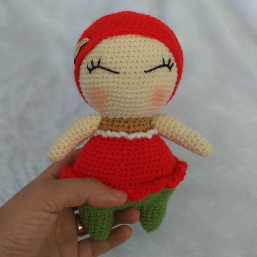 عروسک دختر کلاه قرمز