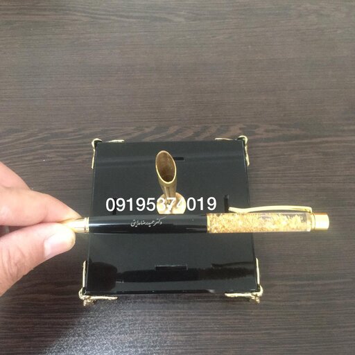 خودکار  روکش طلا  شناسنامه دار با پایه رومیزی و امکان حک اسم 