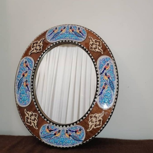 آینه چوبی برجسته بیضی فروشگاه چهارباغ اصفهان (  کد 011 ) 