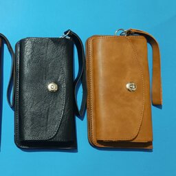 کیف چرمی جا کارتی دار به همراه جای موبایل ساخته شده از چرم گاوی با عمر بالا 