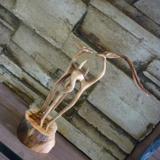 مجسمه چوبی  غزال ساده  مدل  گردن رو به عقب  سایز  کوچک