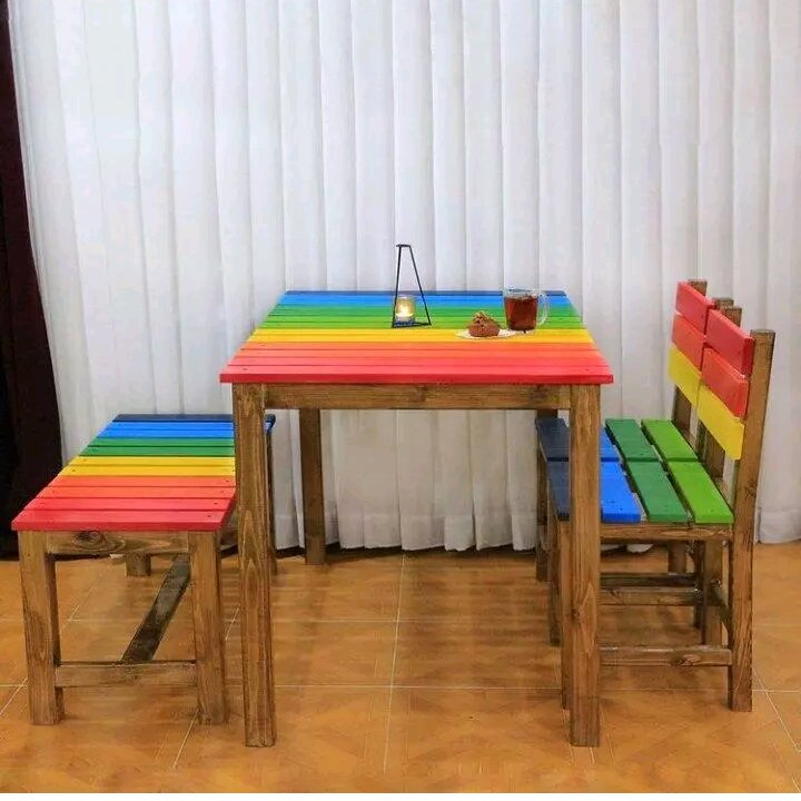 میز و صندلی و نیمکت چوبی چوب روس رنگ فانتزی ضد آب (پس کرایه)
