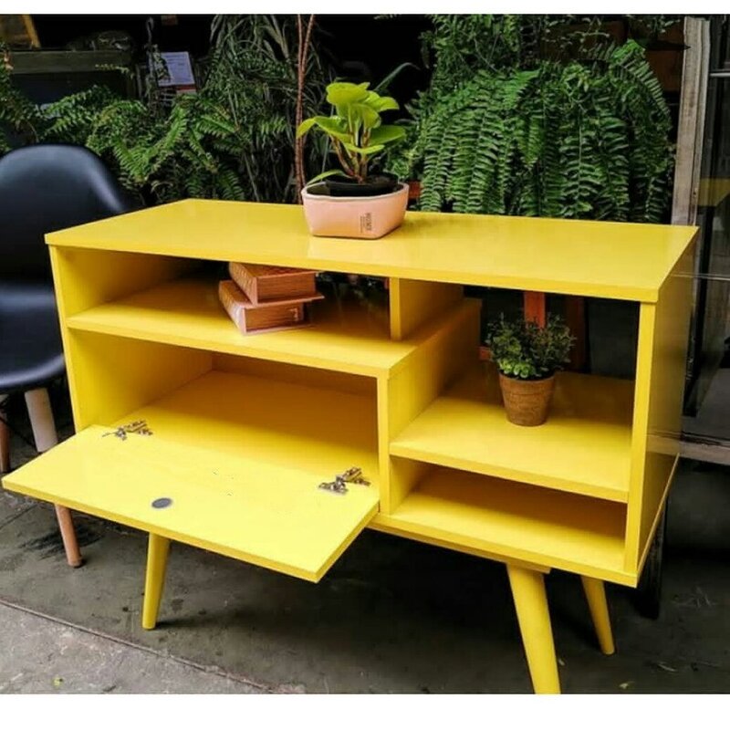 میز دکوری ام دی اف با پایه های چوبی رنگ زرد فانتزی