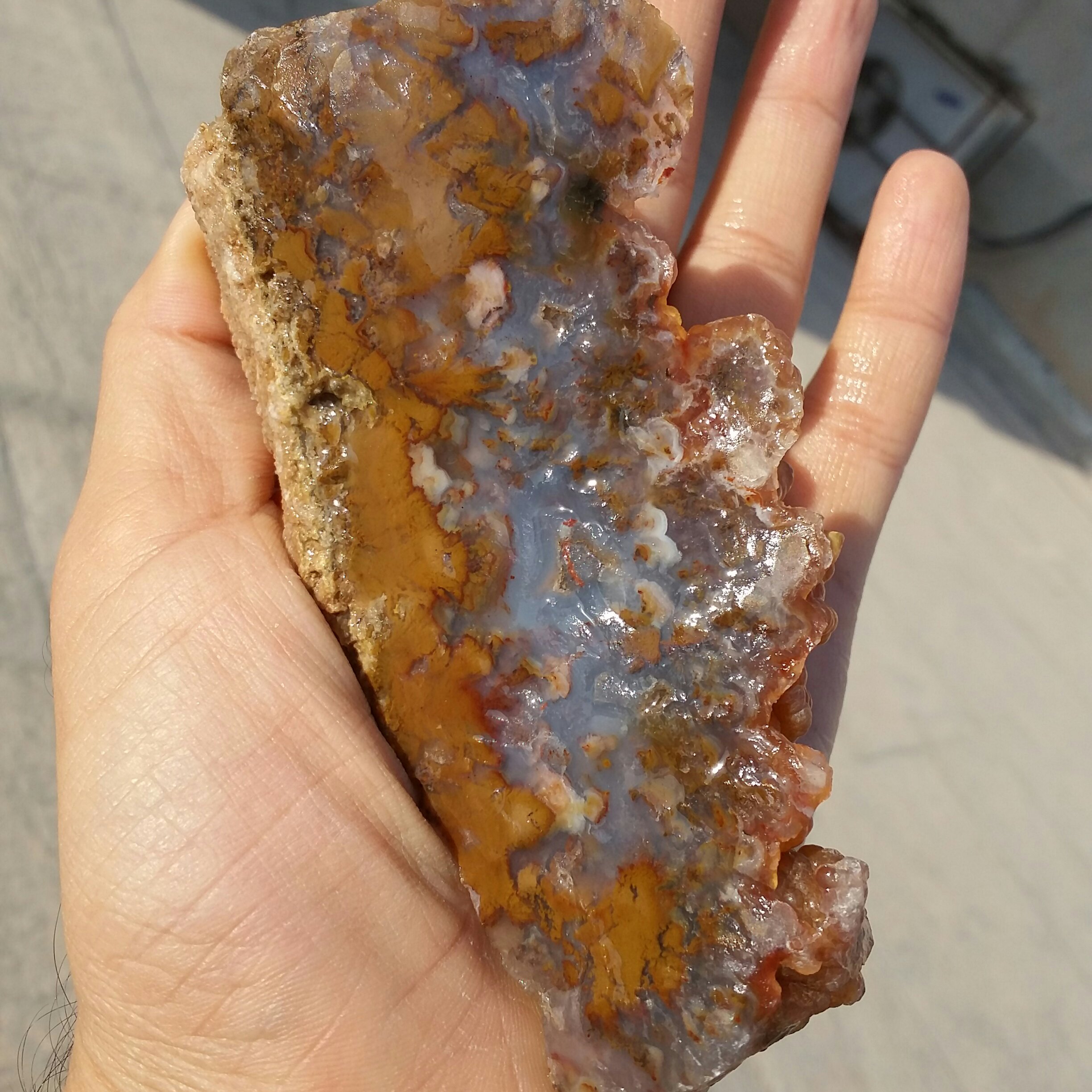 سنگ راف عقیق منظره پاییزی شعله ای محشر شاهکار خلقت دیدنی کاملا طبیعی تصویر از دو جهت نمونه
با قابلیت ساخت چند نگین محشر
