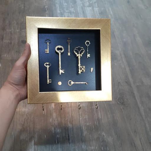 جا کلیدی چوبی طرح کلید در دو رنگ قهوه ای و طلایی