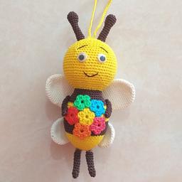 آویز عروسک بافتنی زنبور عسل