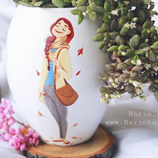 گلدان نقاشی شده با دست به همراه گل طبیعی (دخترک پاییزی)
