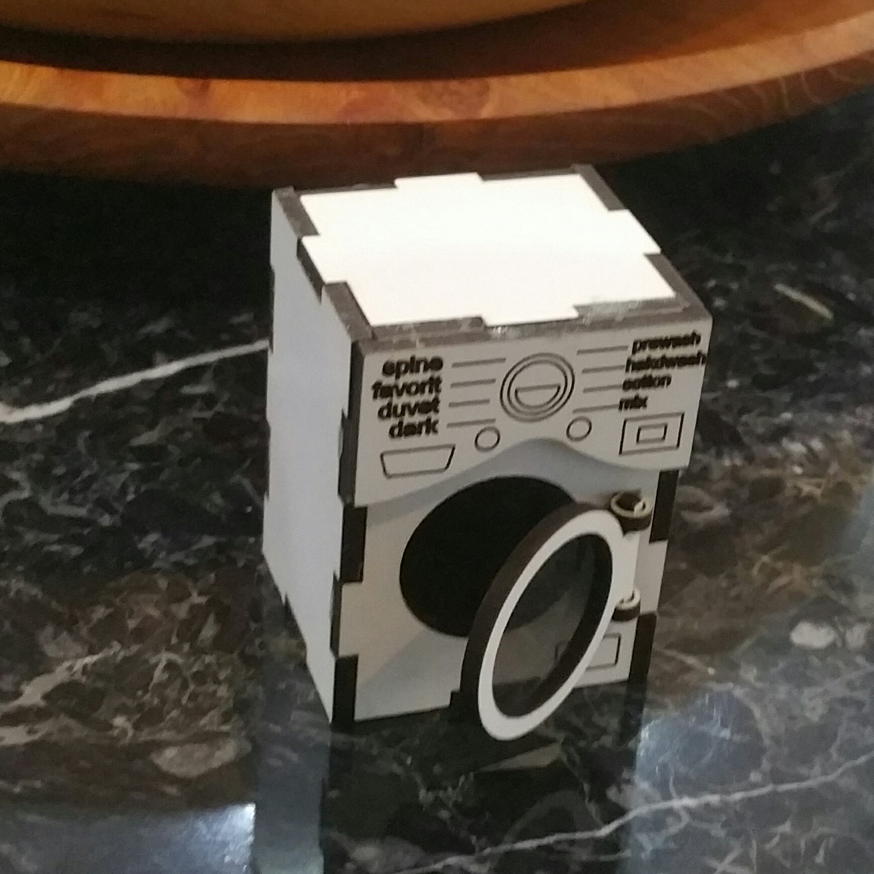 ماکت چوبی ماشین لباس شویی محصولی از ماکت مجتبی بسیار زیبا