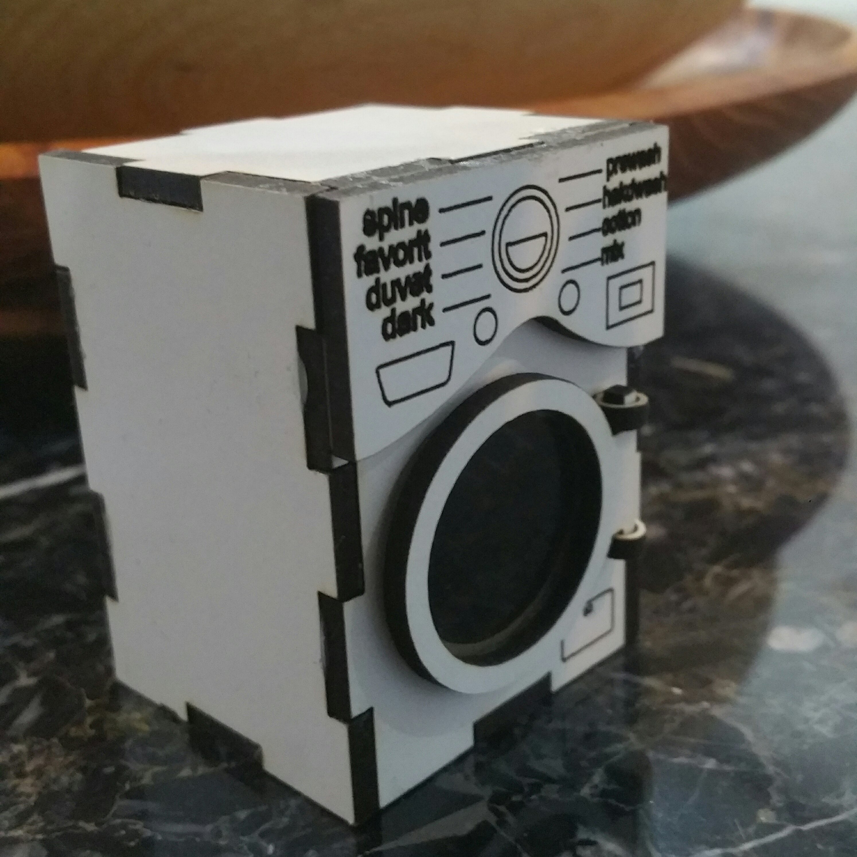 ماکت چوبی ماشین لباس شویی محصولی از ماکت مجتبی بسیار زیبا