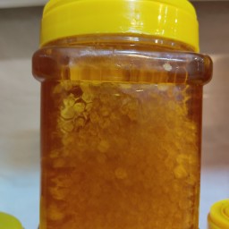 عسل چند گیاه با موم خوانسار