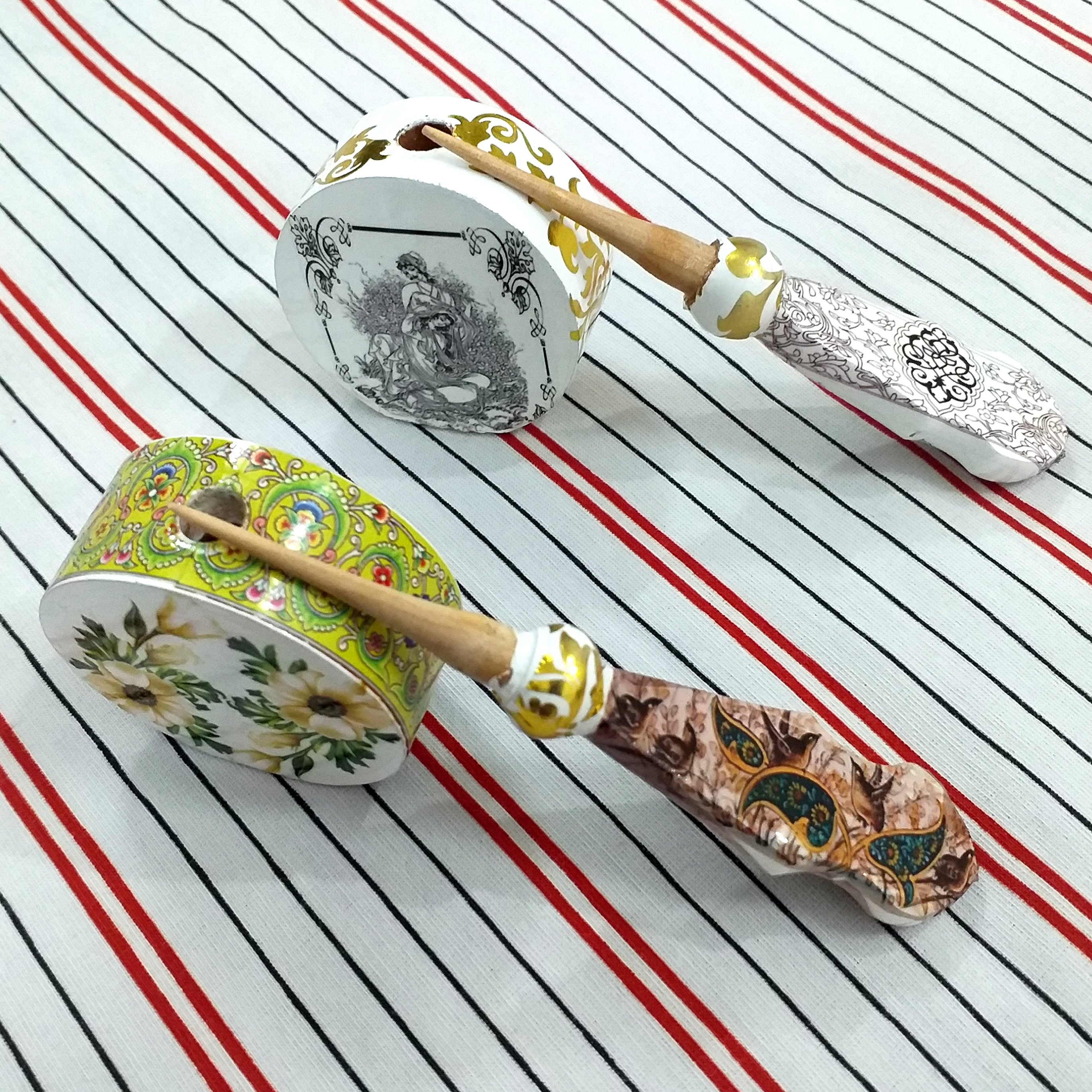 سرمه دان طرح عطر  دومنظوره رومیزی وجیبی در طرحهای متنوع پک 50تایی  تلفن تماس نهصدوپانزده چهار صد وسی ونه نودوسه پنجاه ود