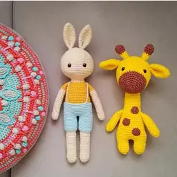 عروسک زرافه وخرگوش پادراز🦒🐰
دستباف ناری🧶