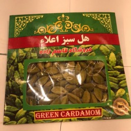 هل سبز درشت و بسیار خوش عطر و پر مغز بسته بندی شده از هل اکبر بنفش که از معروفترین برندهای بازار است